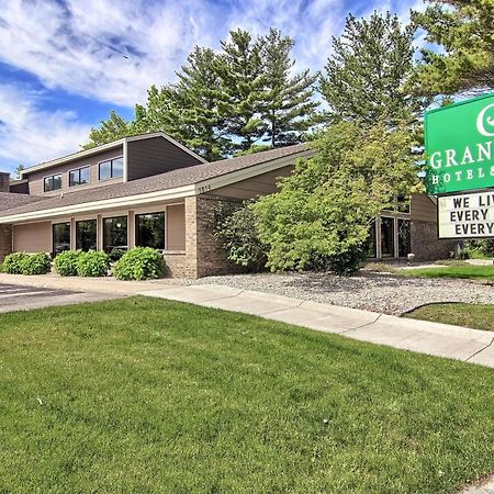 Blossom Hotel & Suites Traverse City Exterior foto