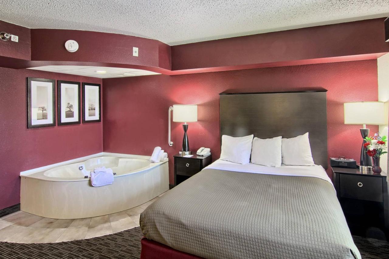 Blossom Hotel & Suites Traverse City Exterior foto