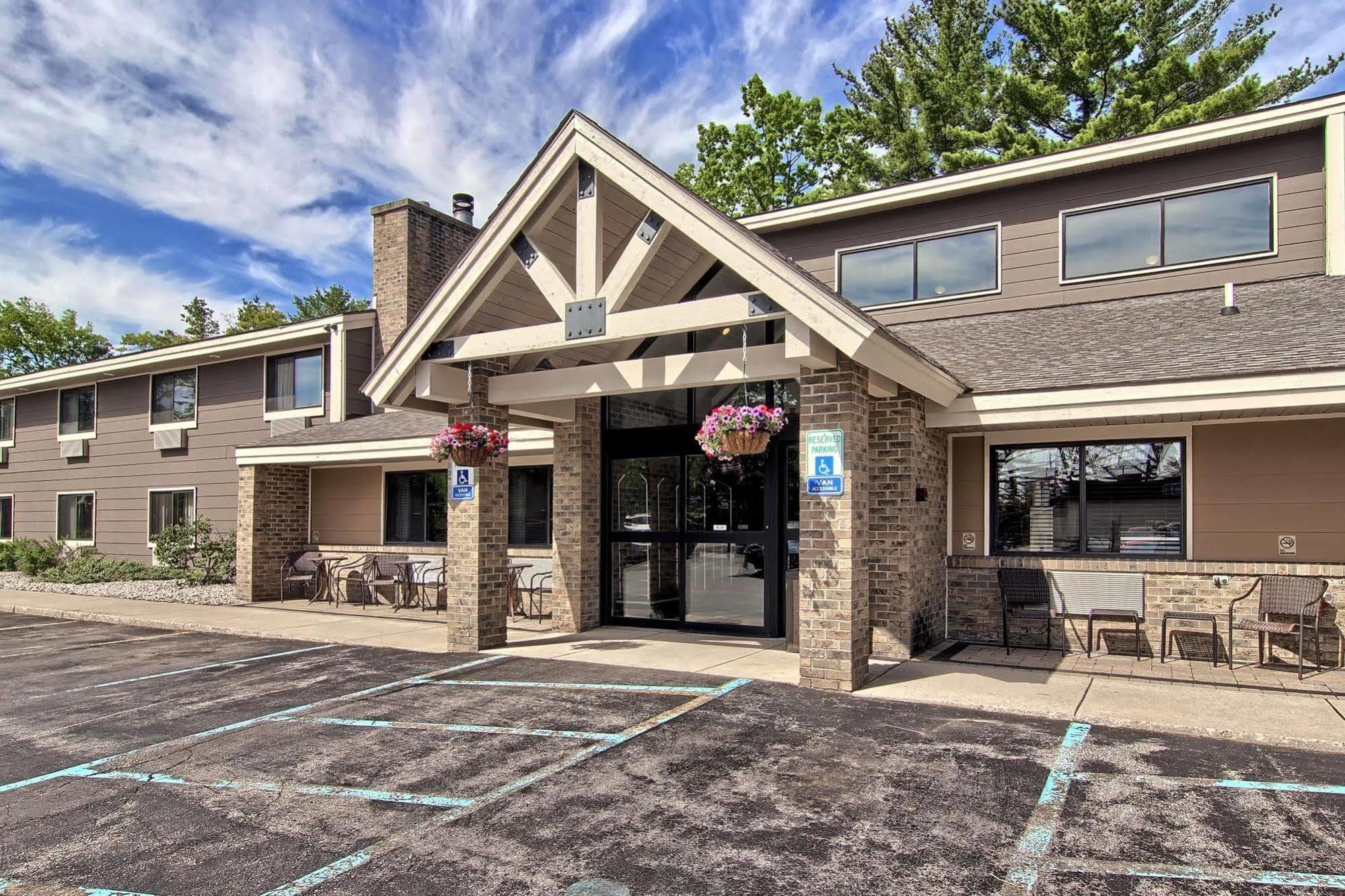 Blossom Hotel & Suites Traverse City Exterior foto