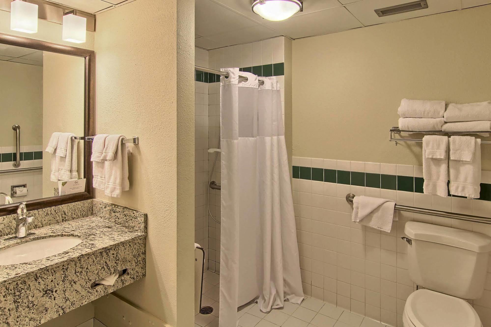 Blossom Hotel & Suites Traverse City Exterior foto